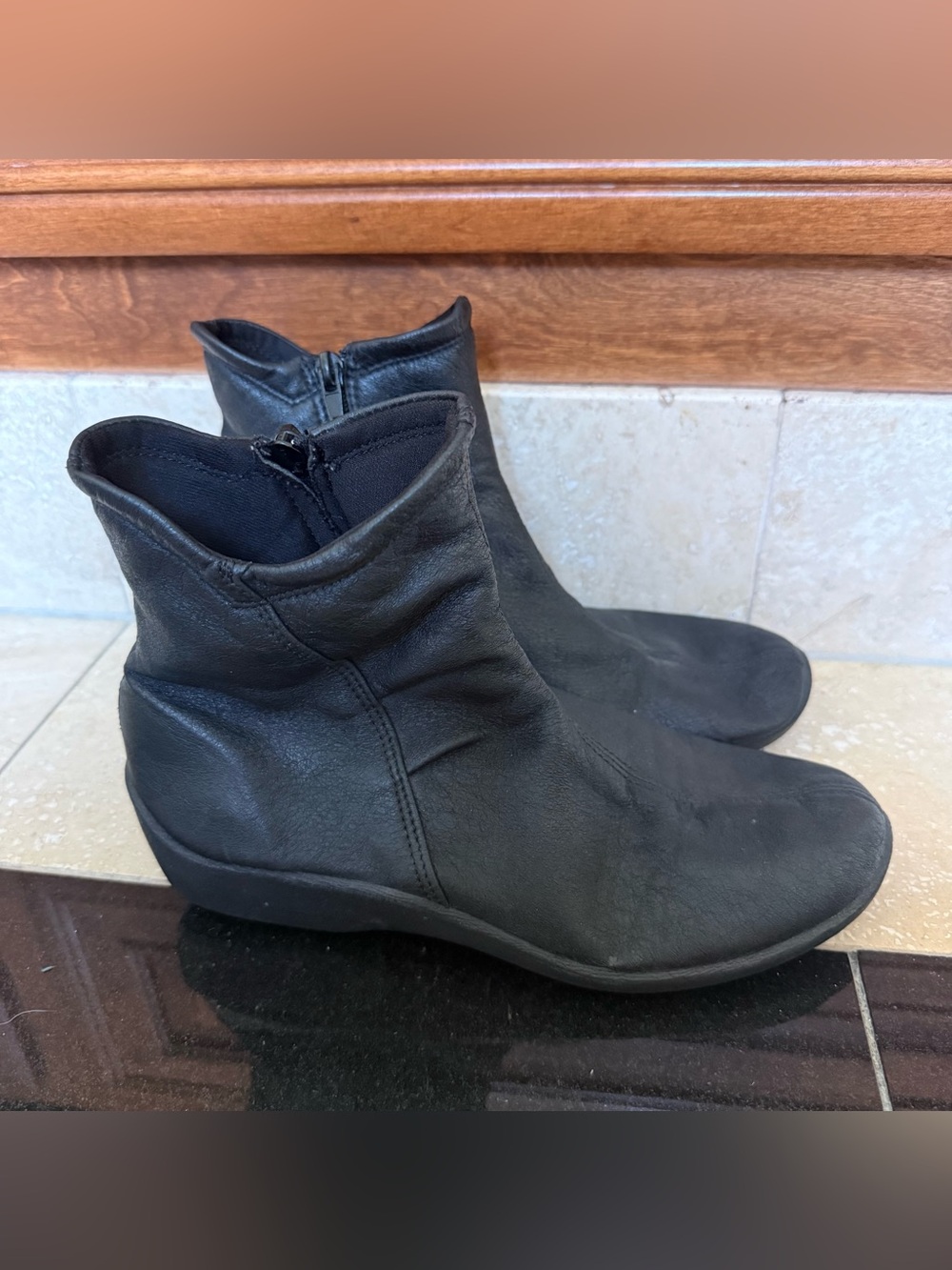 Arcopedico Black Ankle Boots Classic Zip Closure Women’s Size 8 Comfortable Work
